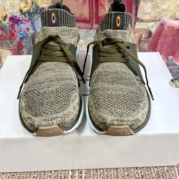 Authentic Oakley Men's Green and Brown Knit Sneakers